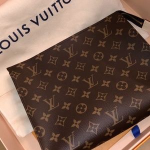 LV toiletry pouch 26